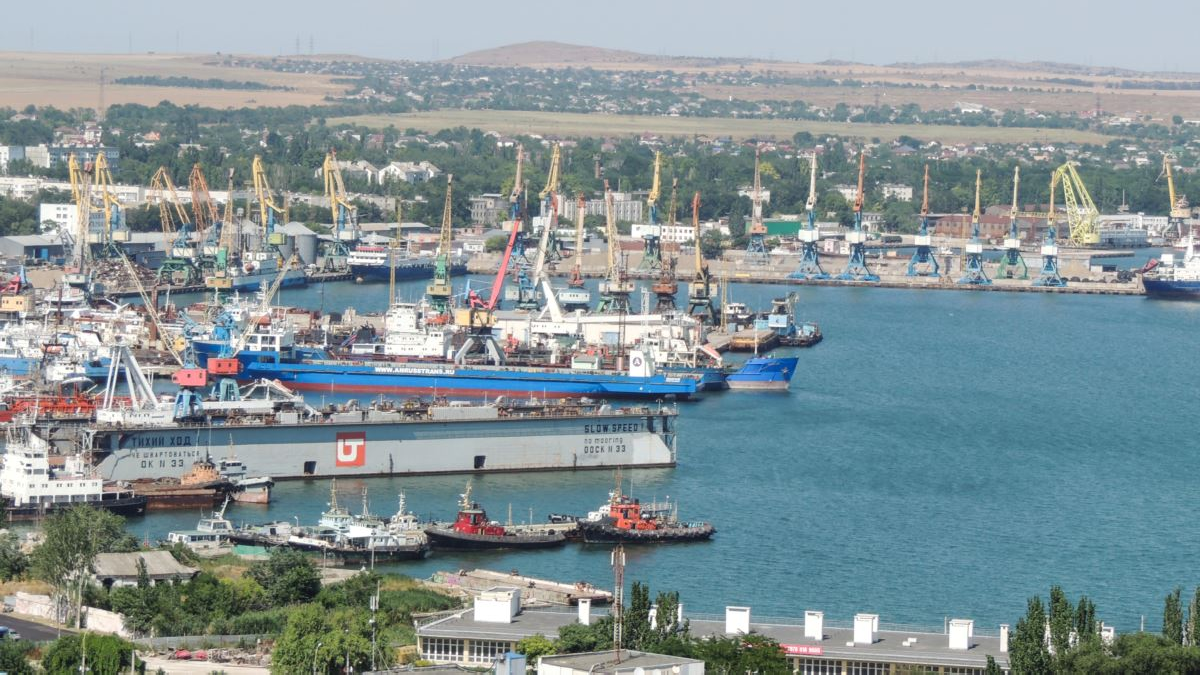 Грузооборот портов оккупированного Крыма в 2021 году упал почти на 60%